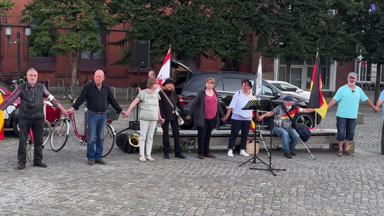 Greifswald - die Menschen- Friedenskette 29-07-2024