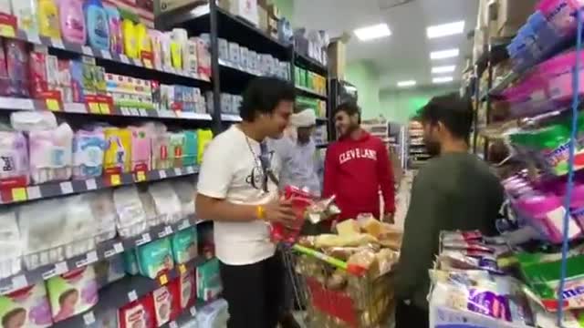 Indian's in abroad supermarket( विदेशी supermarket में भारतीय )