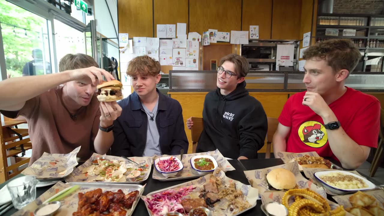 British Uni Students try American BBQ for the first time!