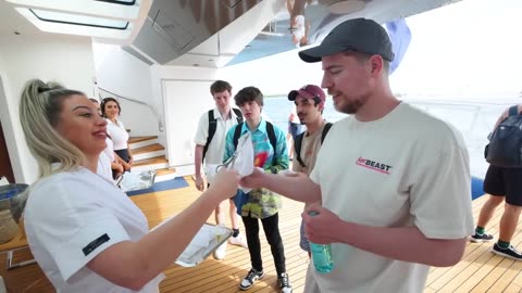 $1 vs $1,000,000,000 Yacht!