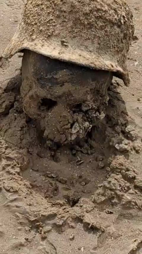 Old Human Remains Found at the Bottom of the Now Empty Kakhovskaya Reservoir