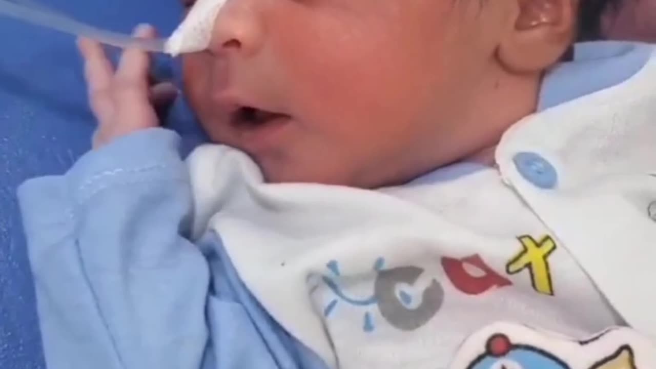 New born baby wait active onthecry this is form good baby