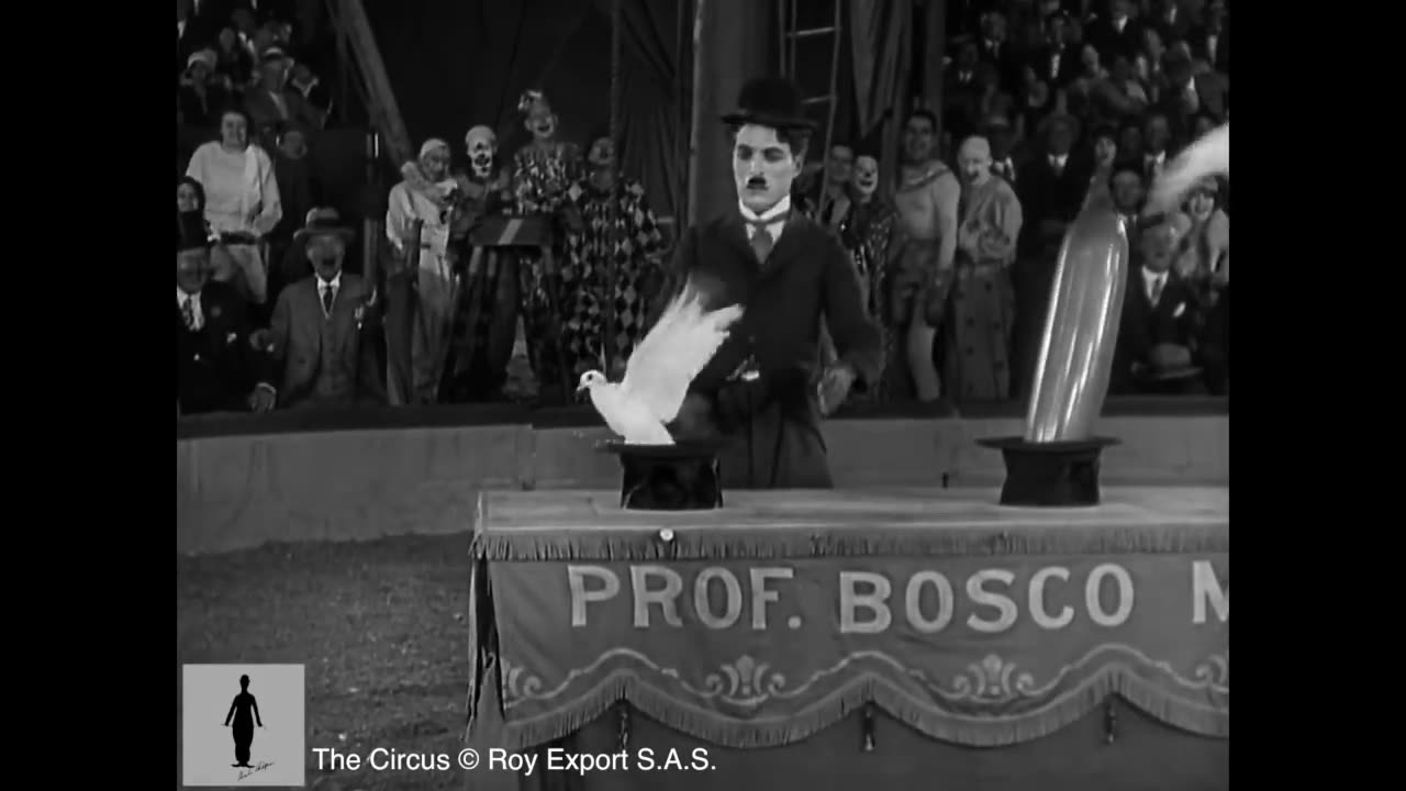 The Tramp gets a job ( The Circus ) Charlie Chaplin | Celebraty World