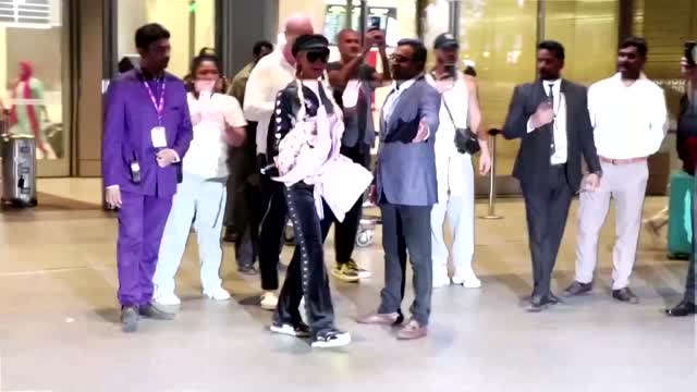 Paris Hilton arrives in Mumbai to launch fragrance