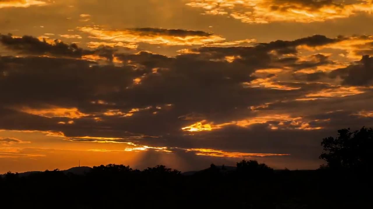 سورج طلوع ہونے کا دلکش نظارہ