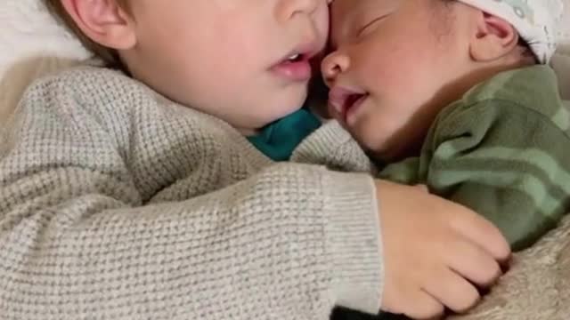 amazing baby sleep trick by baby