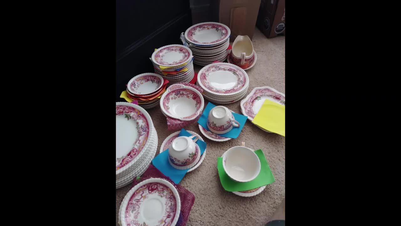 Collectables/cup and saucers