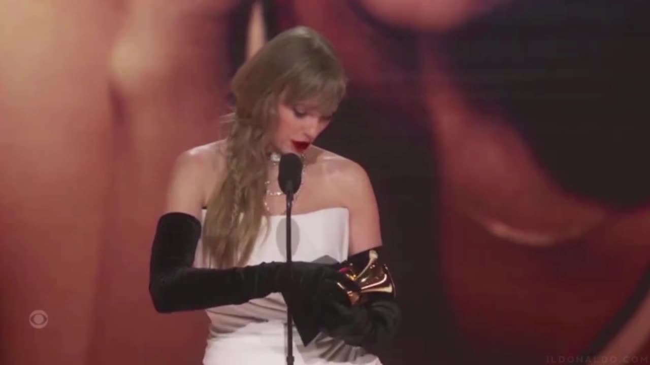 TAYLOR SWIFTY SECRET