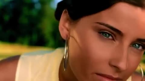 Nelly Furtado - I'm Like A Bird (Official Video)