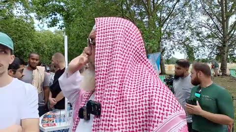 Why You Cursing the Sahabah! Shia & Sh.Ibni Hazim Speaker's corner