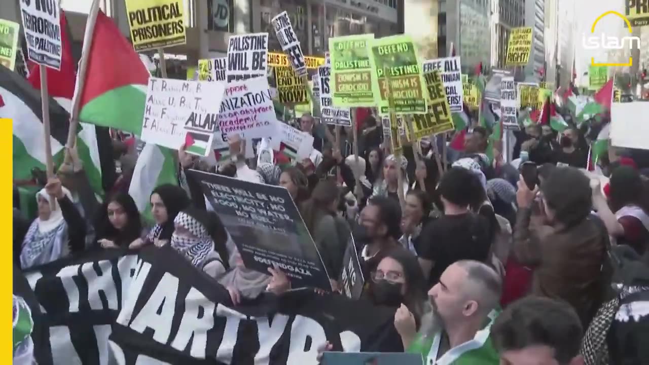 NEW YORKERS HOLD PRO-PALESTINIAN RALLY IN TIMES SQUARE