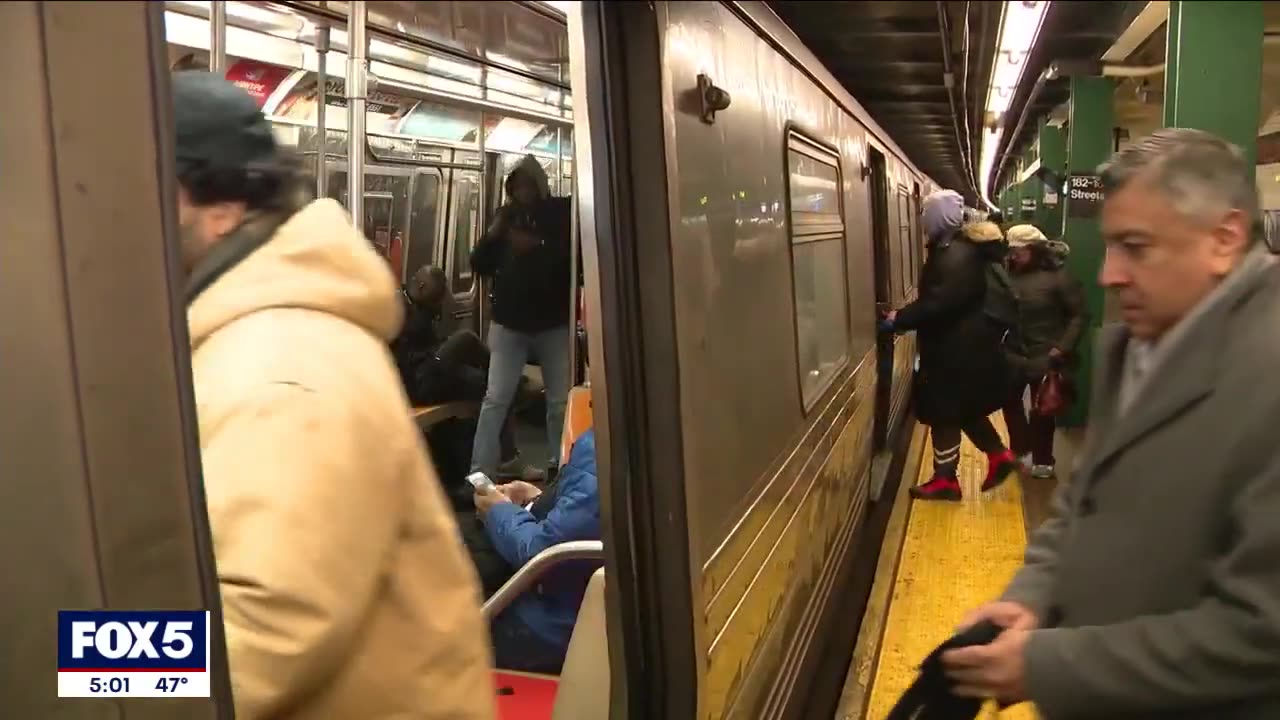 Police seek suspects after killing on NYC subway