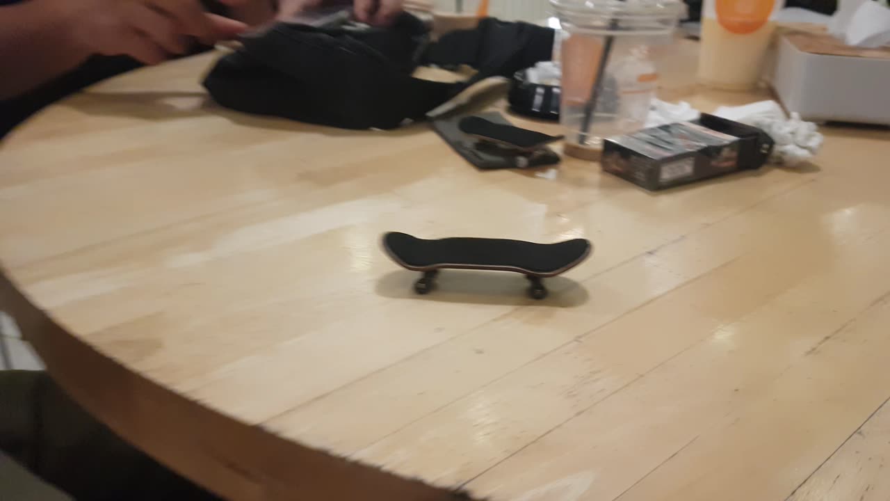 Fingerboard | skateboarding