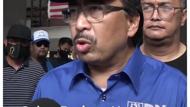 Kenapa Khalid tidak selesaikan isu Kampung Baru, kata Johari