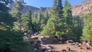 Central Oregon - Little Three Creek Lake - Gorgeous Alpine Environment - 4K