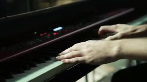 Movin on Up - M People MASHUP Horrible Person - Hooverphonic Fan Edit