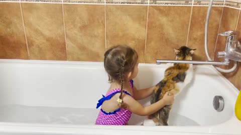 Adorable Baby Girl Convinces Cute Kitten To Take A Bath! (Cutest Duo!!)