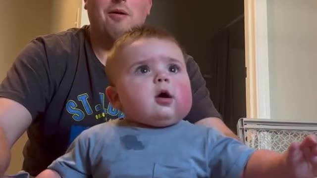 This smart and cute baby can surprise you