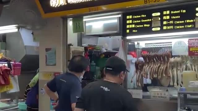 The BEST Hainanese boneless chicken rice in Singapore!