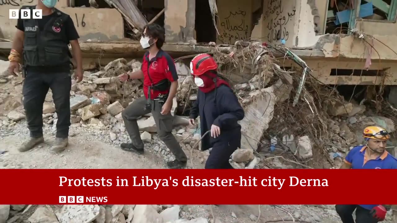 Libya flooding: Protests take place in disaster-hit city of Derna - BBC News