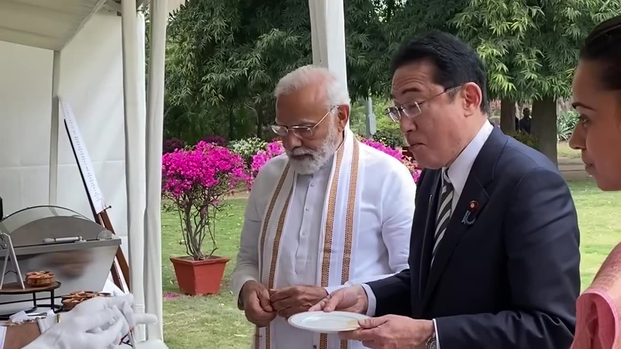 When PM Modi & Japan PM Fumio Kishida had #Golgappa