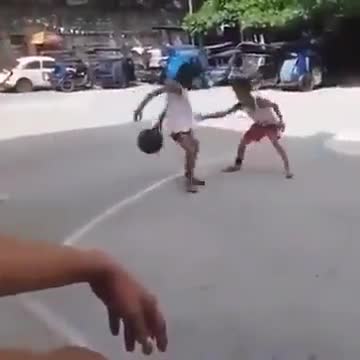 Play bassetball with ball