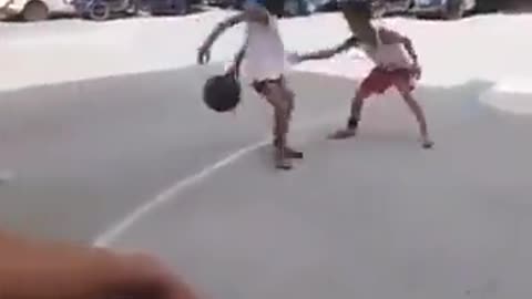 Play bassetball with ball