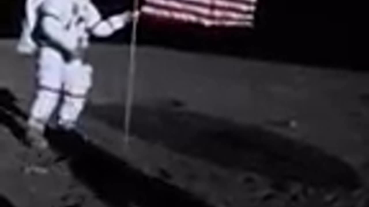 Som ET -45- Moon Apollo 14 -U.S. Flag On the Moon #Short