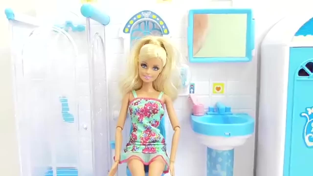 Barbie bedroom bathroom shower morning routine