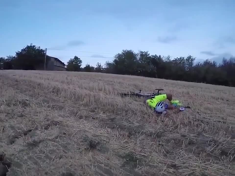Top Compilation Crash bike Cyclist - incredibile video - the absurd crash