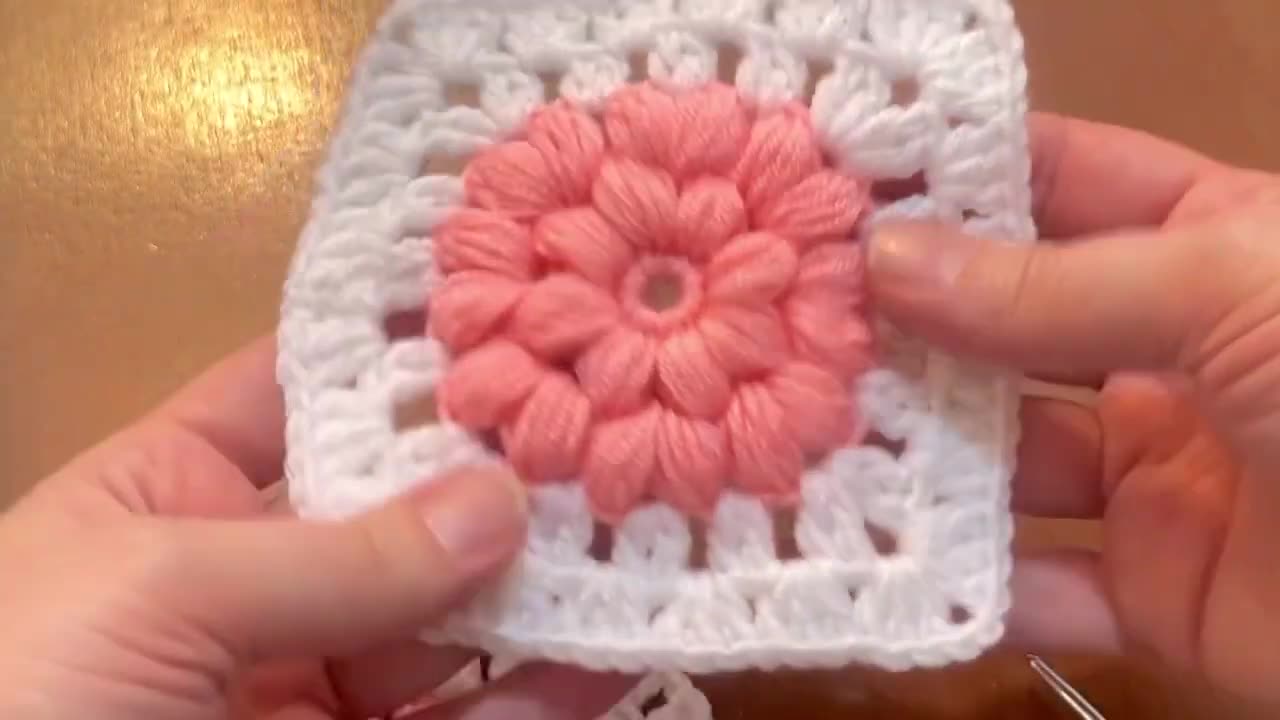 How to crochet a starburst granny saquar for beginners/step by step crochet tutorial
