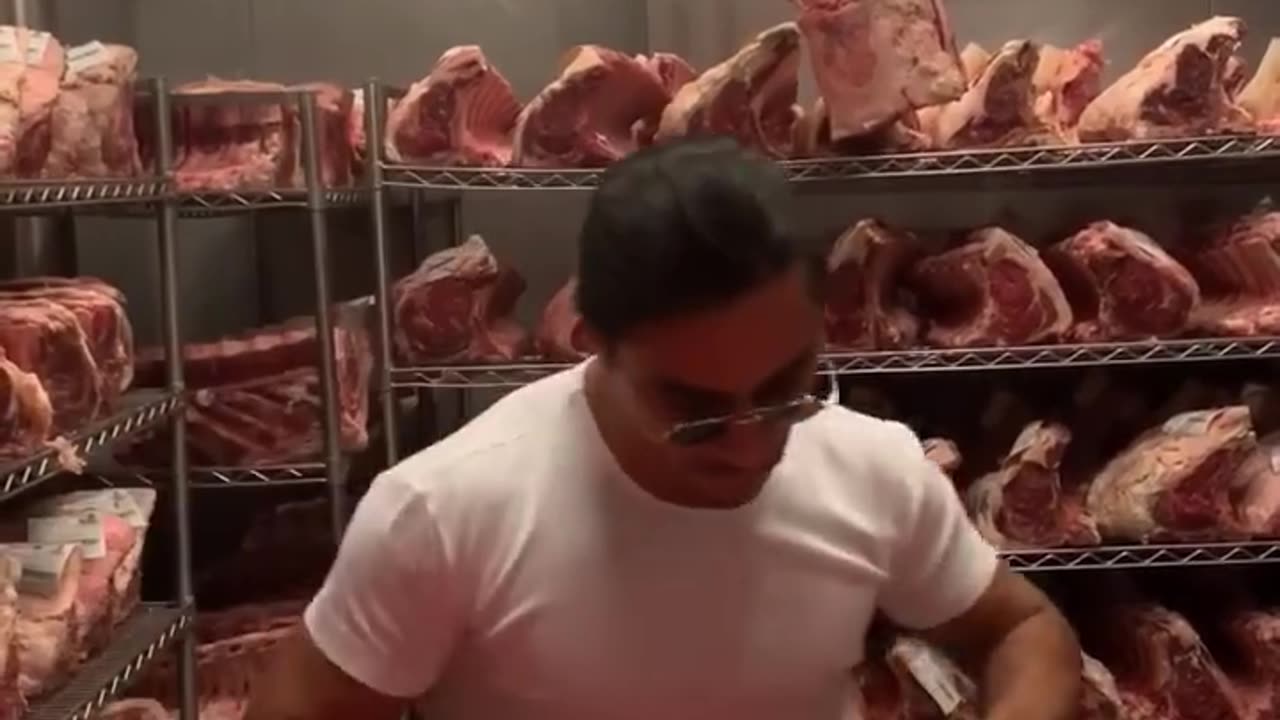 Meat cutting skill and knife skill of Salt Bae