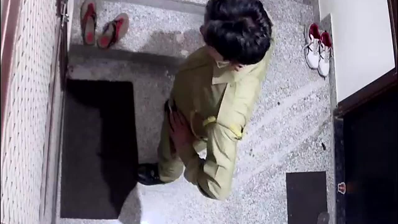 dont give water to any unknown person