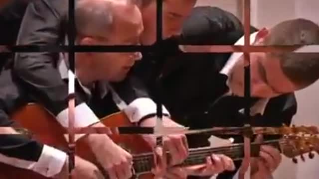 trio on one guitar