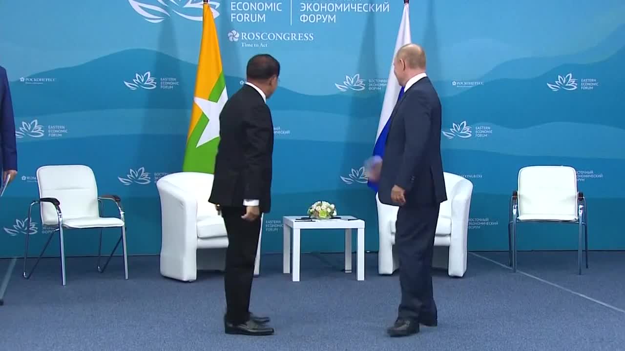 Poutine rencontre le chef de la junte birmane au Forum économique oriental _ AFP Images
