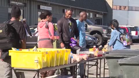 Las Vegas Raiders fans host a tailgate food giveaway to combat food insecurity