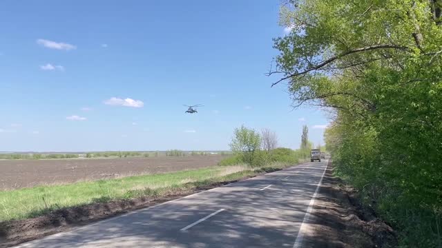 🇷🇺🚁 Russian Army Aviation crews escorting military convoys