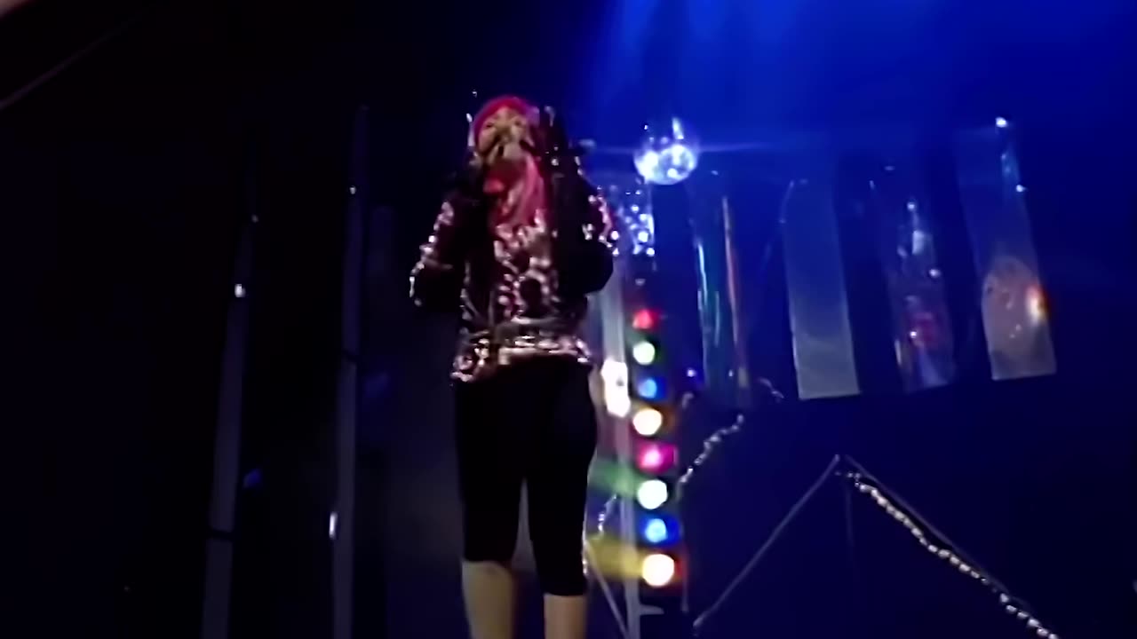 Madonna - Like A Virgin (Top Pops 13.12.1984) (Upscaled) UHD 4K