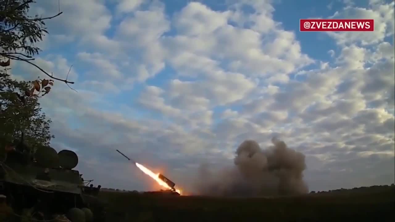 Footage of TOS-1A "Solntsevyok" of the Russian Federation's units on V.S.U. positions