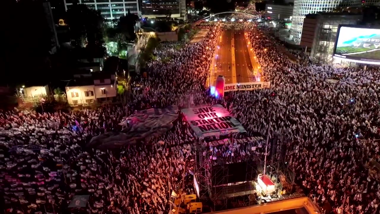 Tens of thousands of Israelis protest judicial overhaul