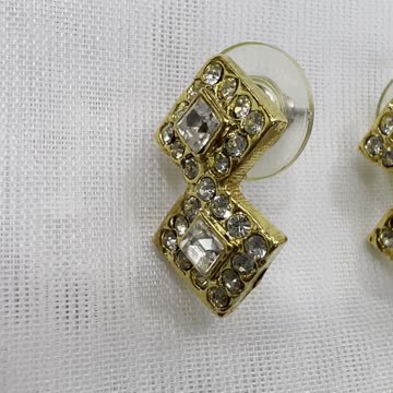 18KGP 20mm Post Earrings. Made with Swarovski Crystal. Party. Event. Banquet