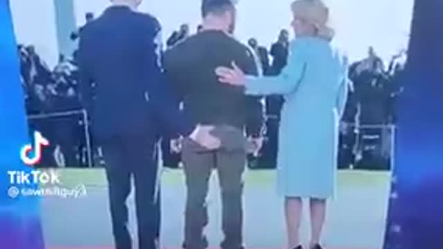 Zelensky gets a warm welcome in Washington