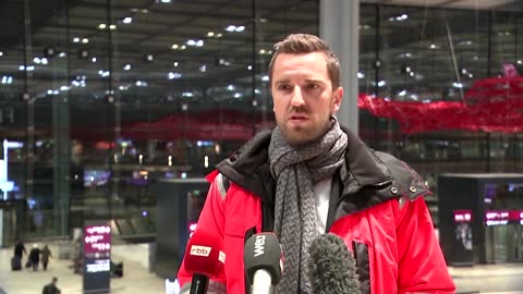 Berlin airport resumes flights after climate protest