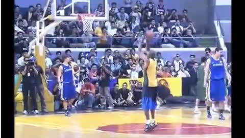Kobe Bryant playing with UAAP All Stars vs Smart Gilas
