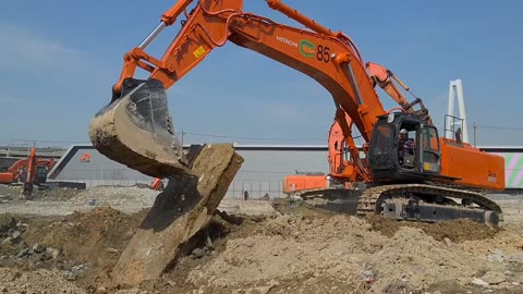 Biggest hitachi ZX850H big bucket.....credit to : tensei_excavator