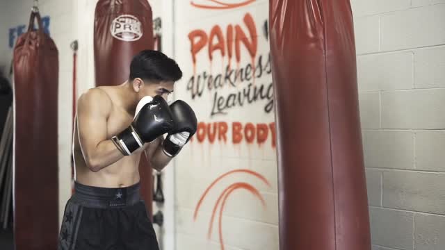 MAN TRAINING BOXING