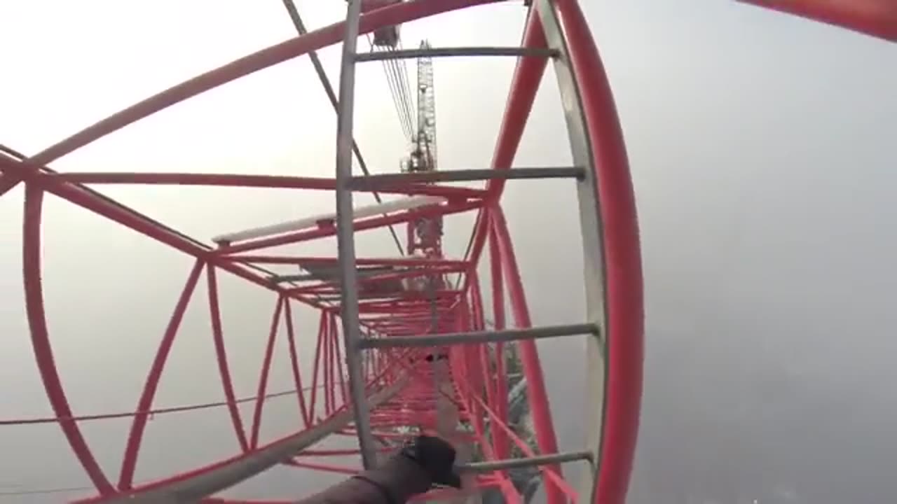 2000 foot Shanghai tower crane climb