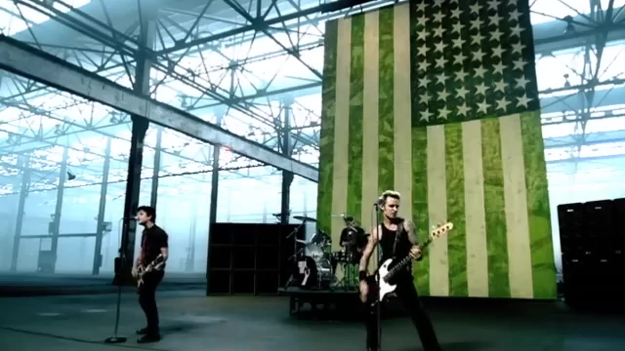 Green Day - American Idiot [Official Music Video]