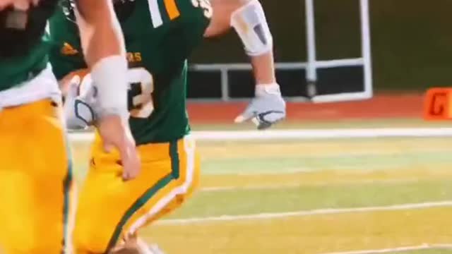 QB is the sixth offensive lineman 😳