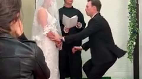 GROOM has heartattack at altar 😵…